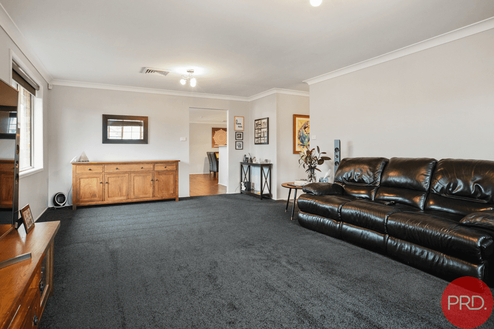 15 Honeyoak Drive, ABERGLASSLYN, NSW 2320