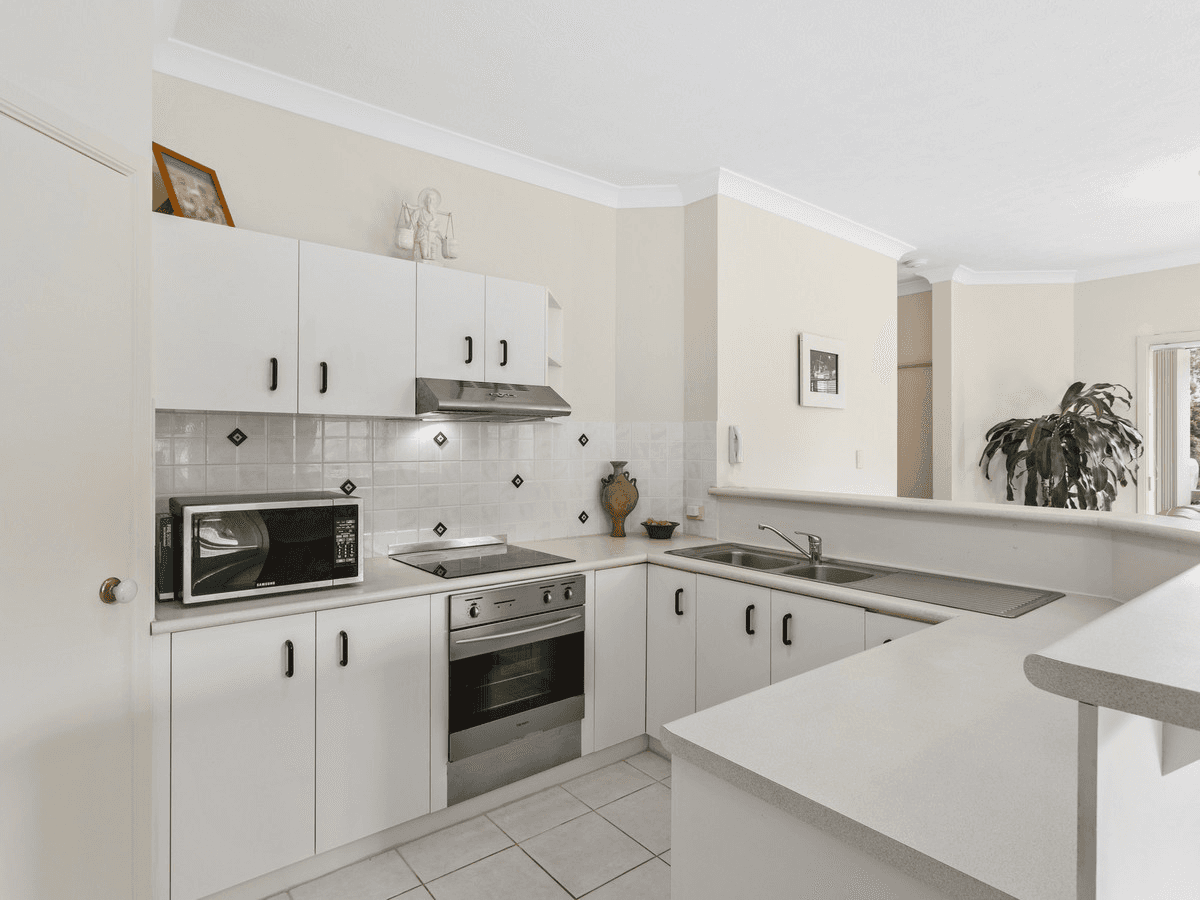 1/2 Stephens Street, Burleigh Heads, QLD 4220
