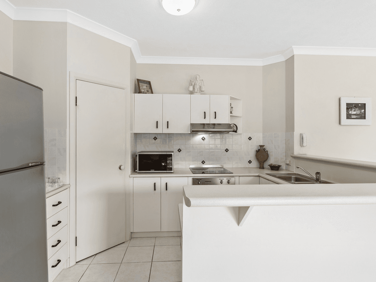 1/2 Stephens Street, Burleigh Heads, QLD 4220