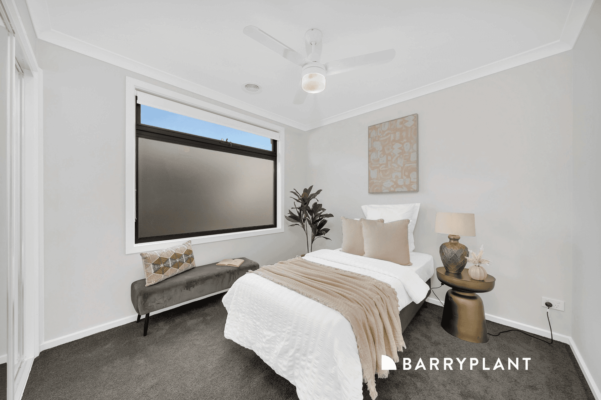 1/3 Roosevelt Drive, Rockbank, VIC 3335