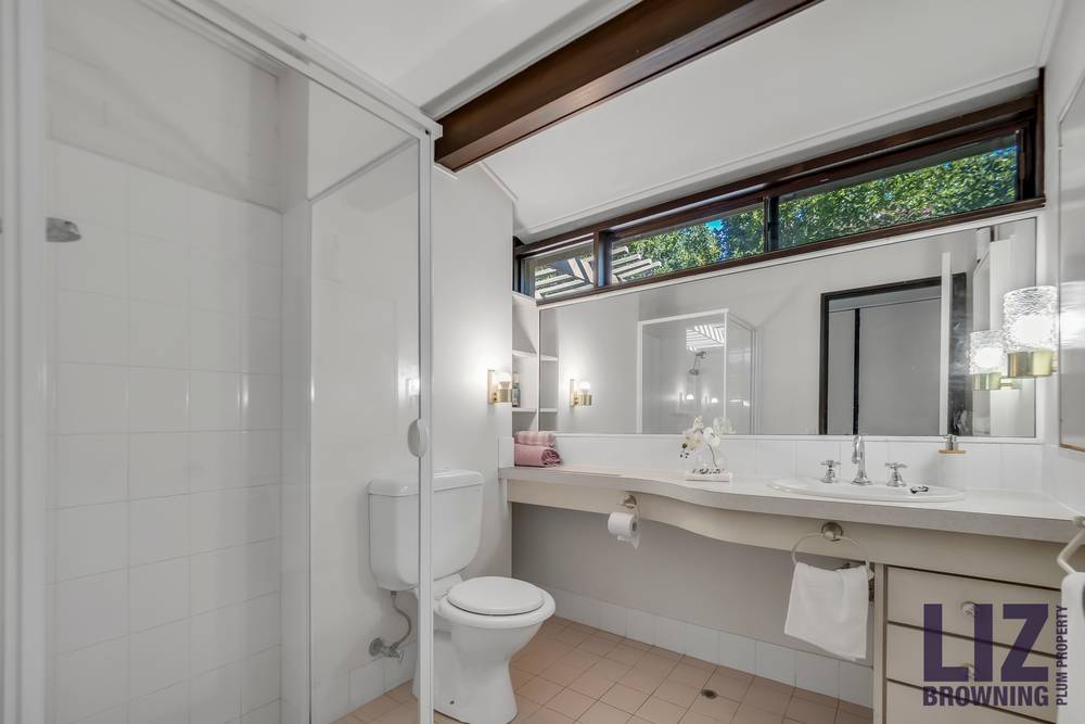 114 Kenmore Road, KENMORE, QLD 4069