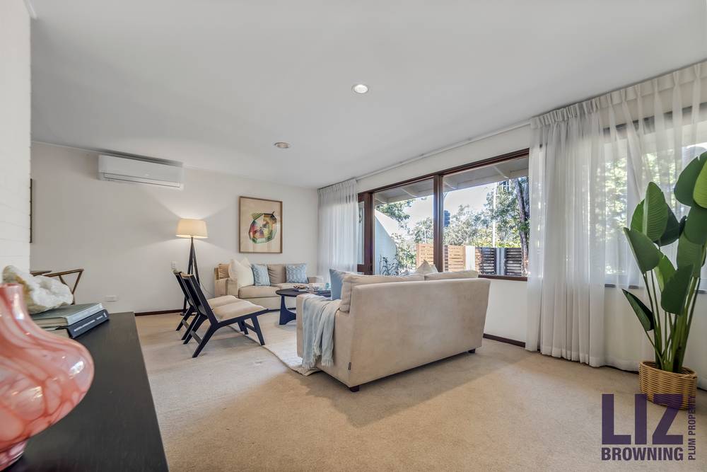 114 Kenmore Road, KENMORE, QLD 4069