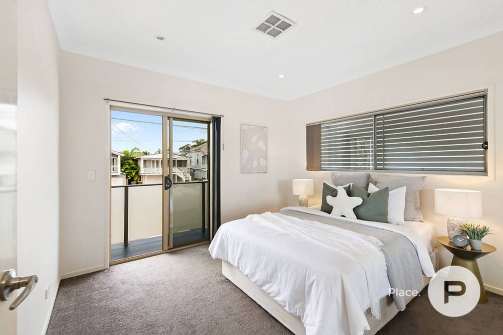 100 Macrossan Avenue, Norman Park, QLD 4170