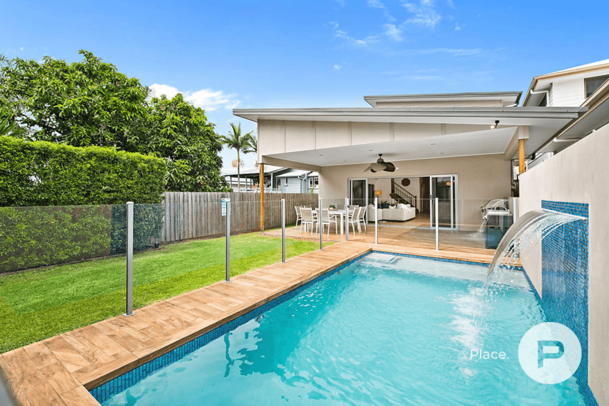 100 Macrossan Avenue, Norman Park, QLD 4170