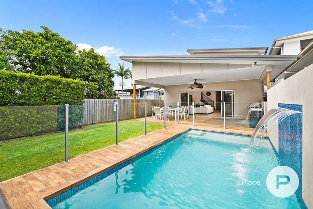 100 Macrossan Avenue, Norman Park, QLD 4170