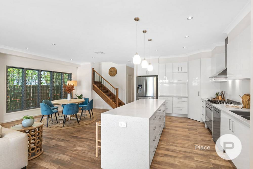 100 Macrossan Avenue, Norman Park, QLD 4170