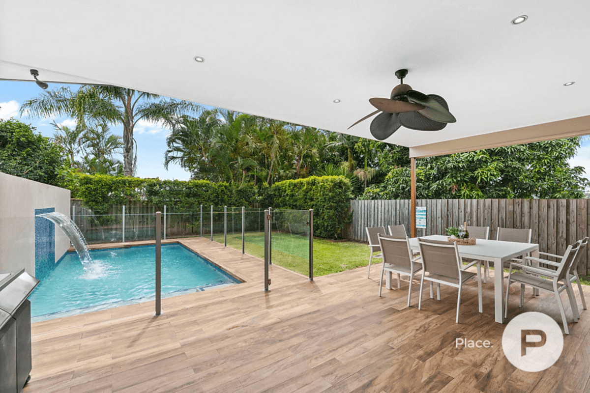 100 Macrossan Avenue, Norman Park, QLD 4170