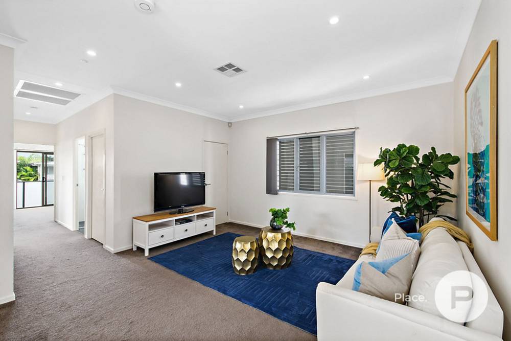 100 Macrossan Avenue, Norman Park, QLD 4170