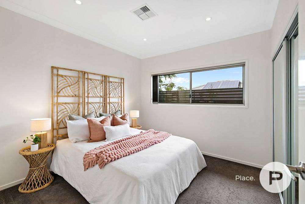 100 Macrossan Avenue, Norman Park, QLD 4170