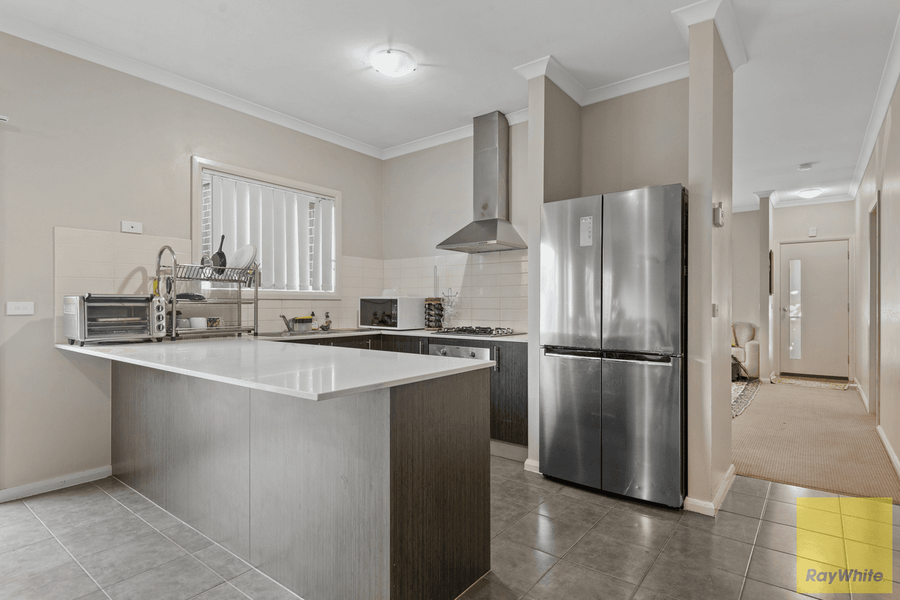 17 Holland Crescent, TRUGANINA, VIC 3029