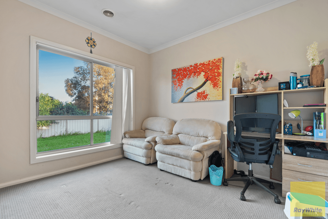 17 Holland Crescent, TRUGANINA, VIC 3029