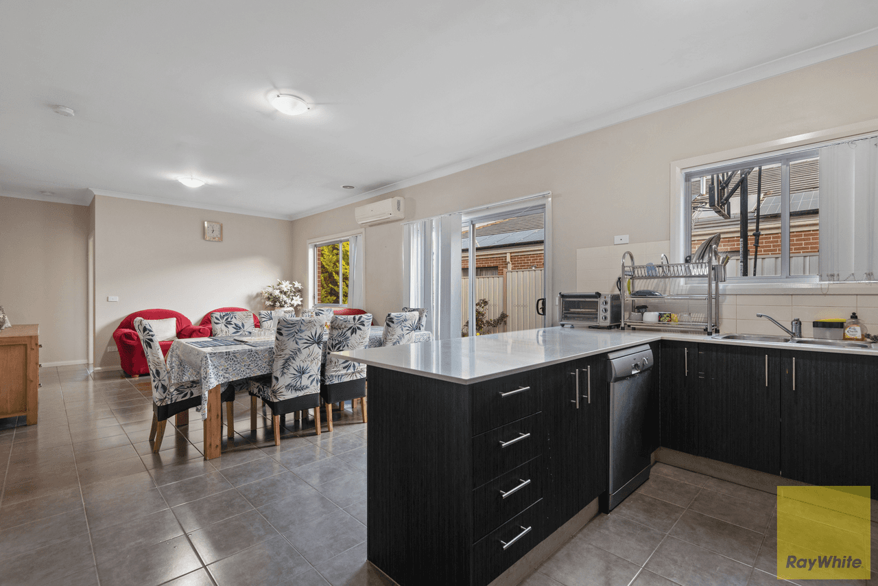 17 Holland Crescent, TRUGANINA, VIC 3029