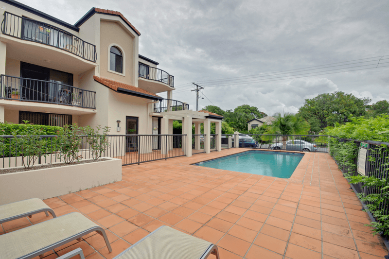 8/33 LENNEBERG STREET, SOUTHPORT, QLD 4215