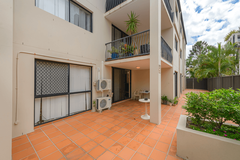 8/33 LENNEBERG STREET, SOUTHPORT, QLD 4215