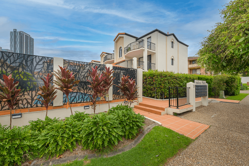 8/33 LENNEBERG STREET, SOUTHPORT, QLD 4215