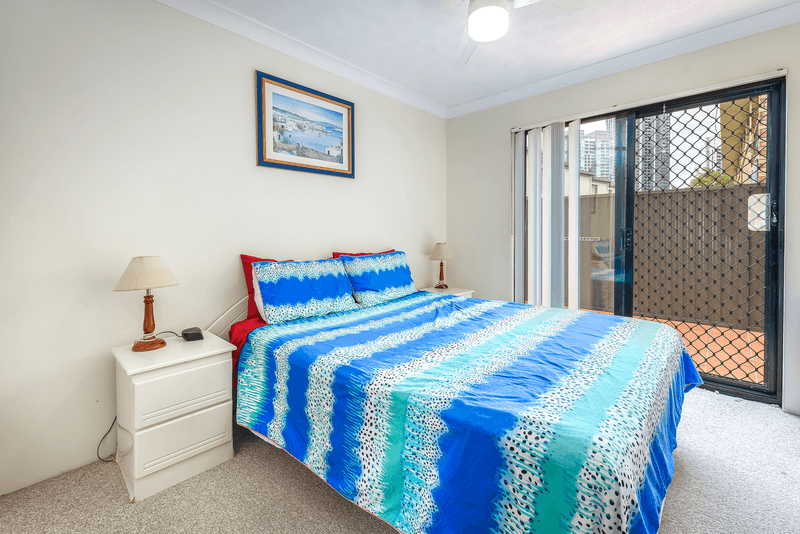 8/33 LENNEBERG STREET, SOUTHPORT, QLD 4215