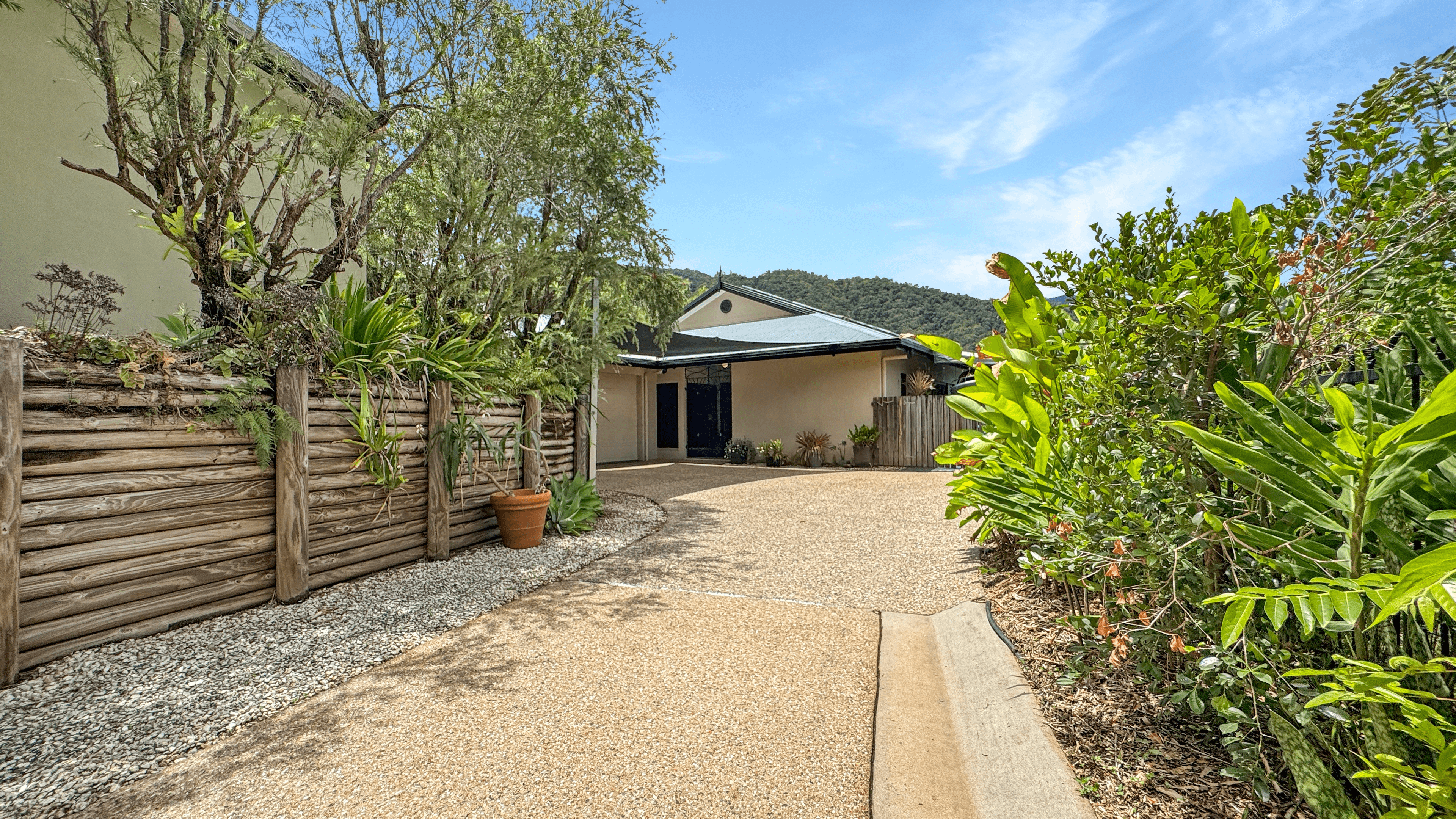 3 Mccoll Close, Redlynch, QLD 4870