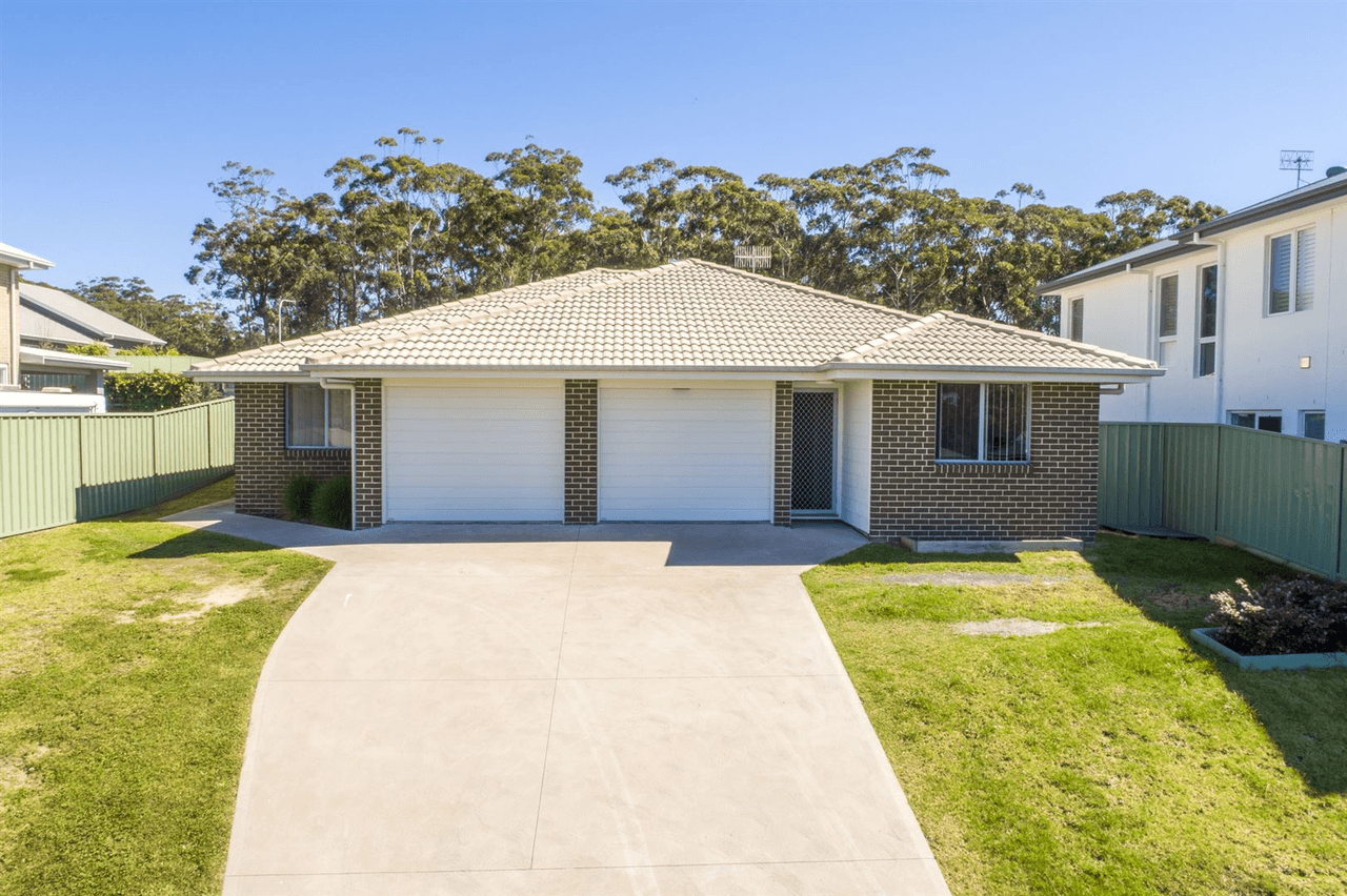 35 & 35a Gemini Way, Narrawallee, NSW 2539