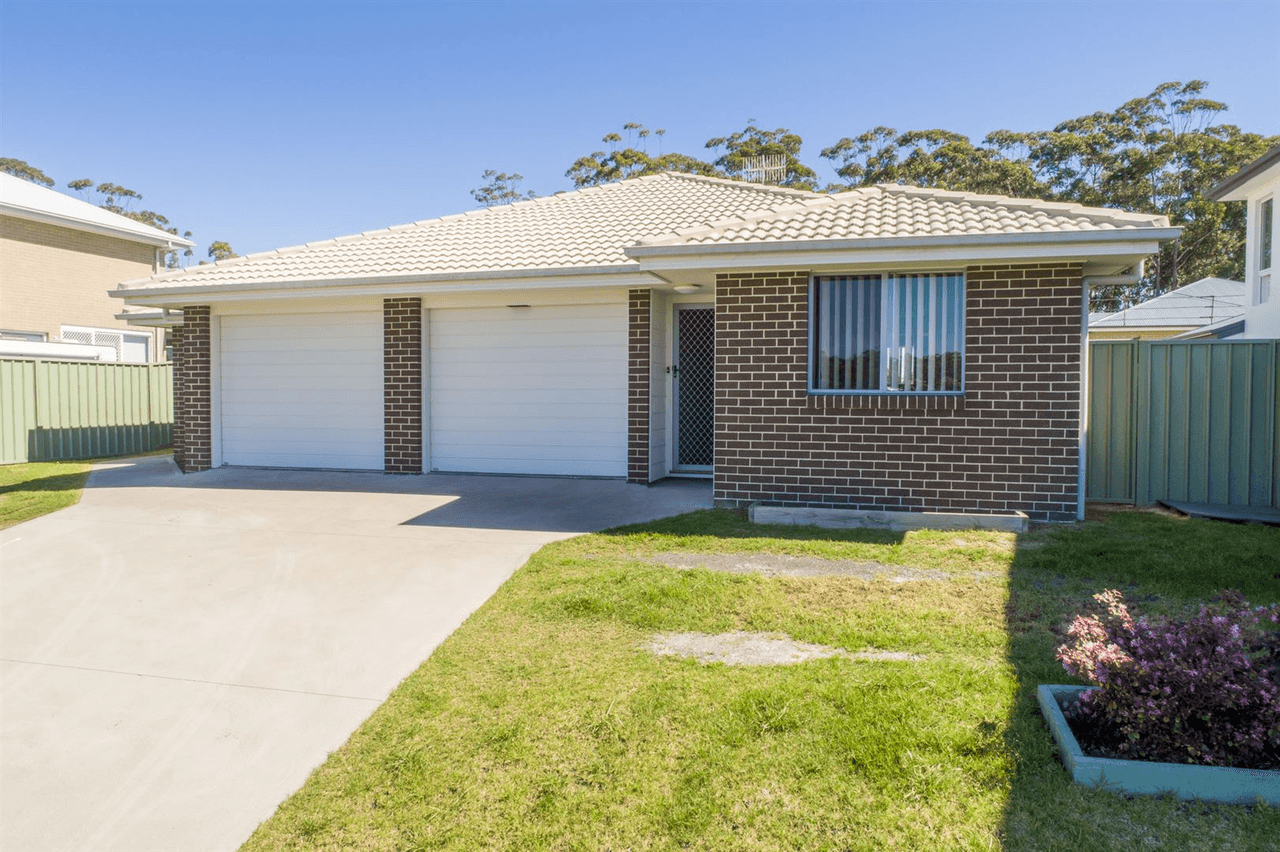 35 & 35a Gemini Way, Narrawallee, NSW 2539