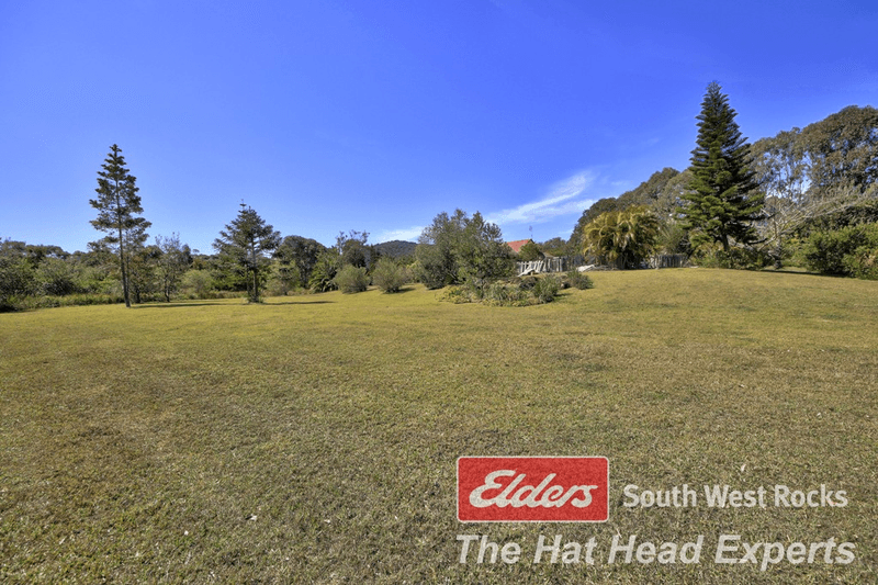 130 Gap Rd, HAT HEAD, NSW 2440