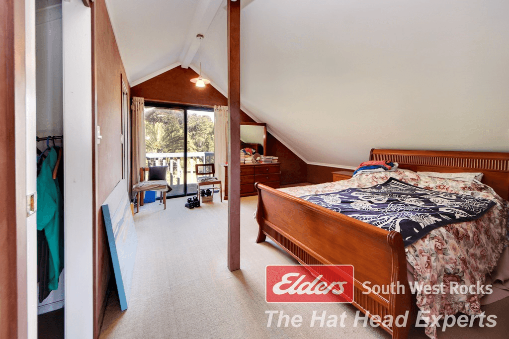 130 Gap Rd, HAT HEAD, NSW 2440