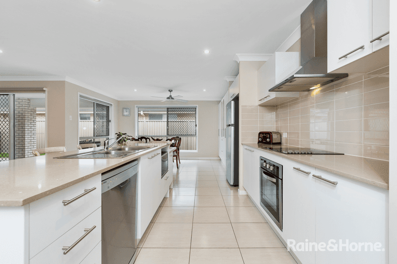 113 Lennox Circuit, POTTSVILLE, NSW 2489