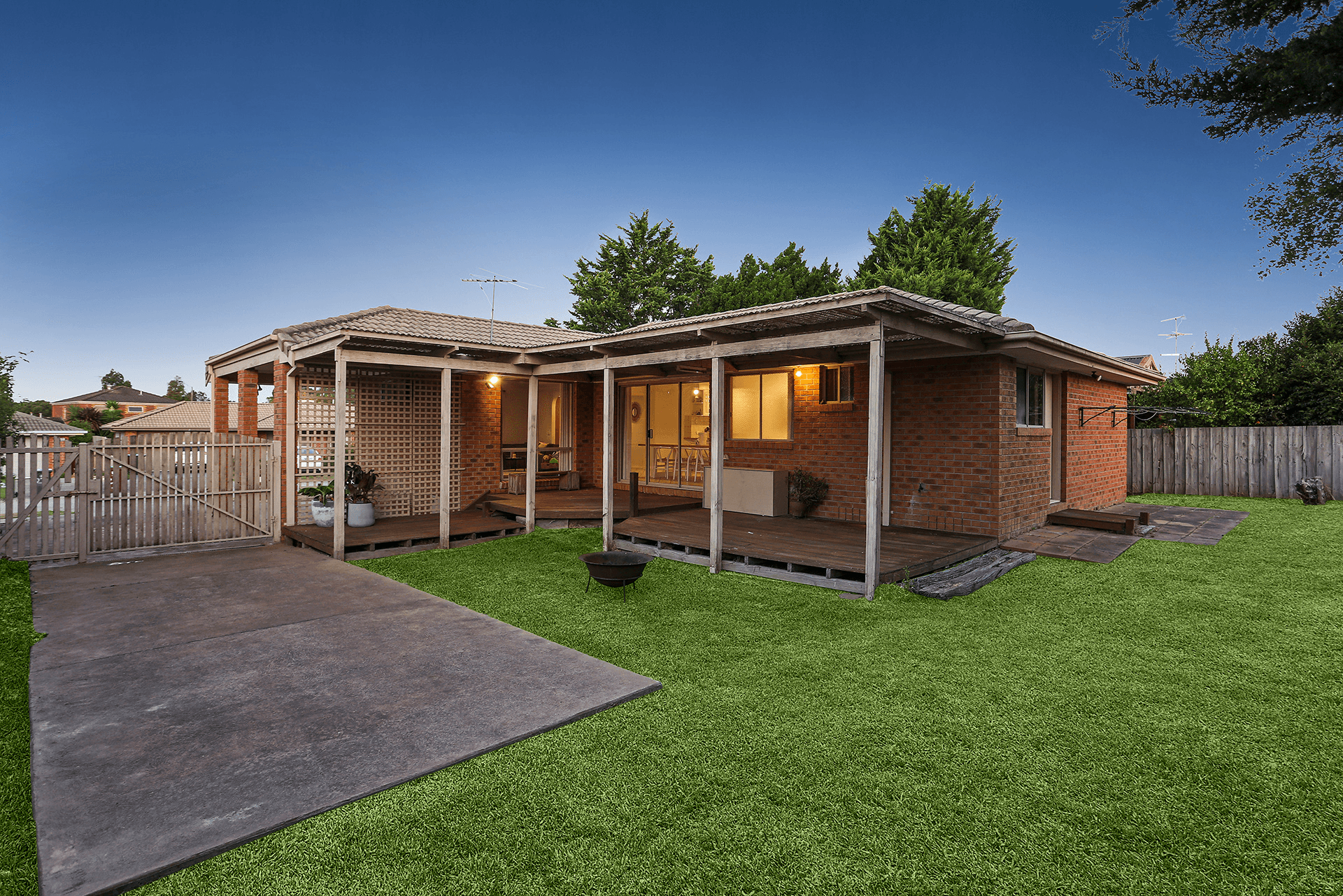 23 Dewsbury Court, NARRE WARREN SOUTH, VIC 3805