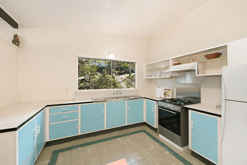 8 Henry Street, CHAPEL HILL, QLD 4069