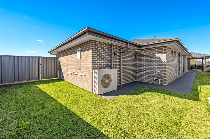 72 Redwood Drive, GILLIESTON HEIGHTS, NSW 2321