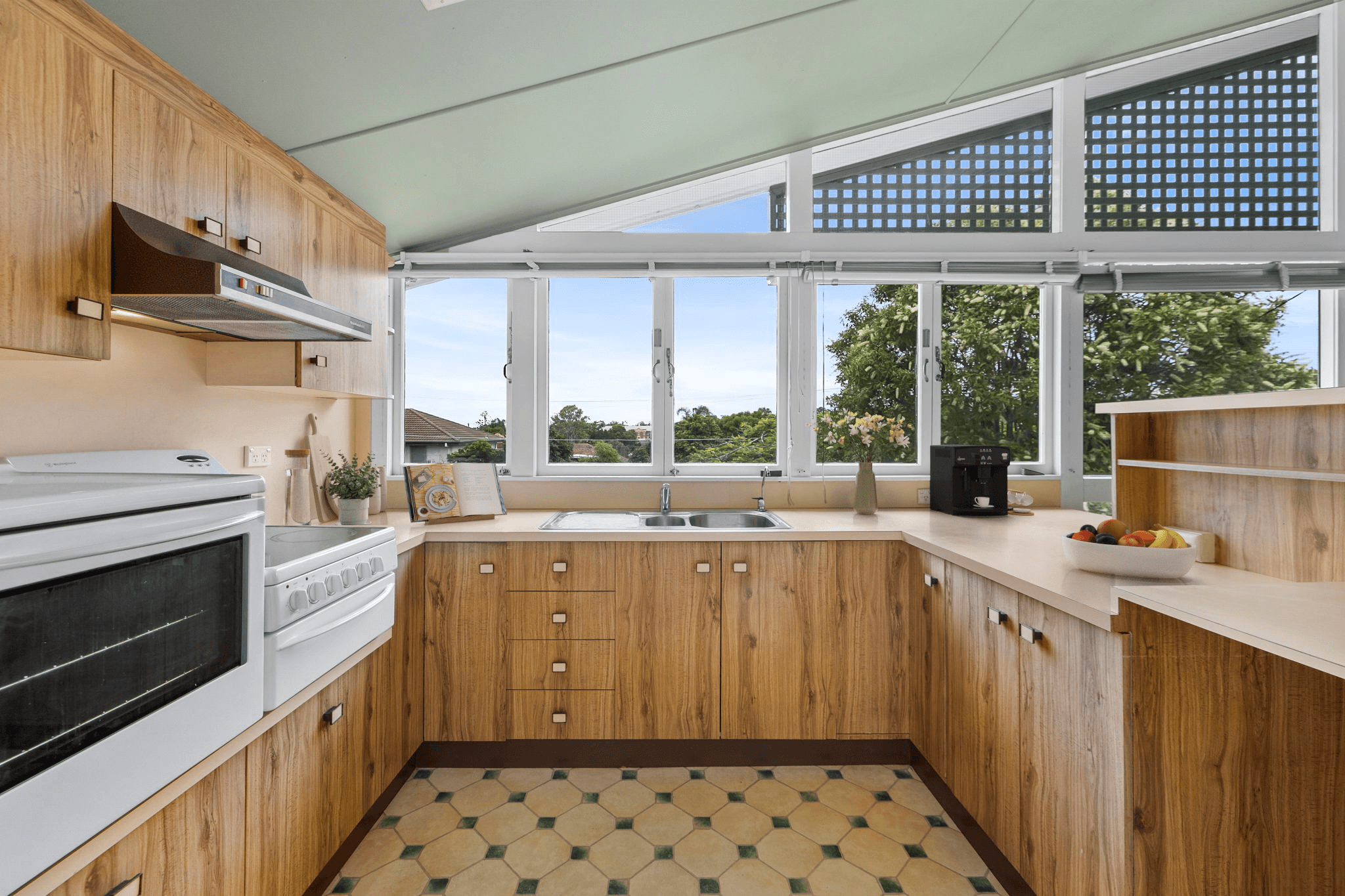 31 Yates Avenue, ASHGROVE, QLD 4060