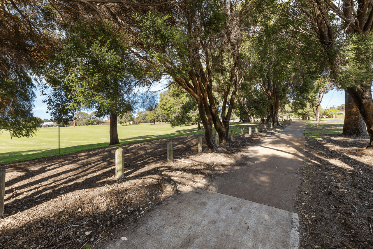 4 Yenisey Crescent, BEECHBORO, WA 6063