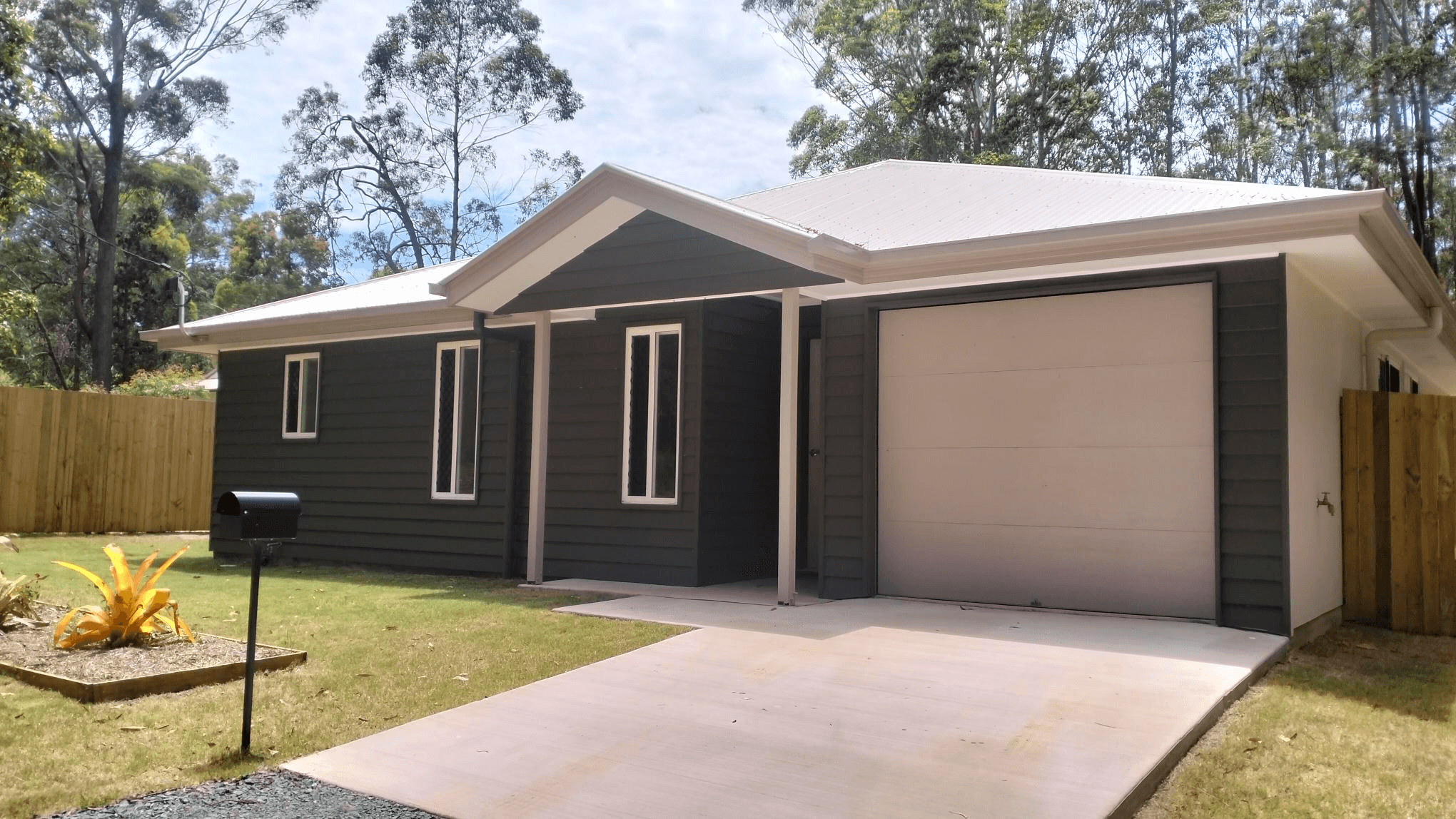 10 BILLAMBANG STREET, RUSSELL ISLAND, QLD 4184