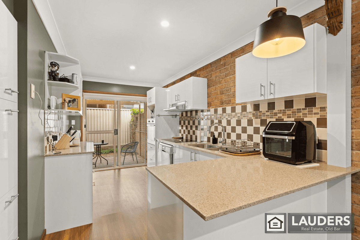 2/89 Old Bar Road, Old Bar, NSW 2430