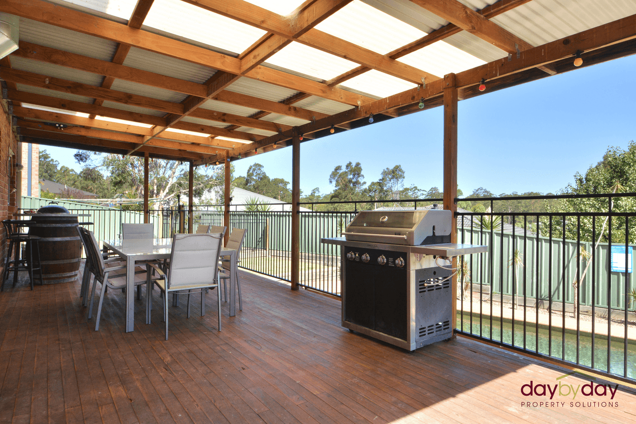 18 County Dr, Fletcher, NSW 2287