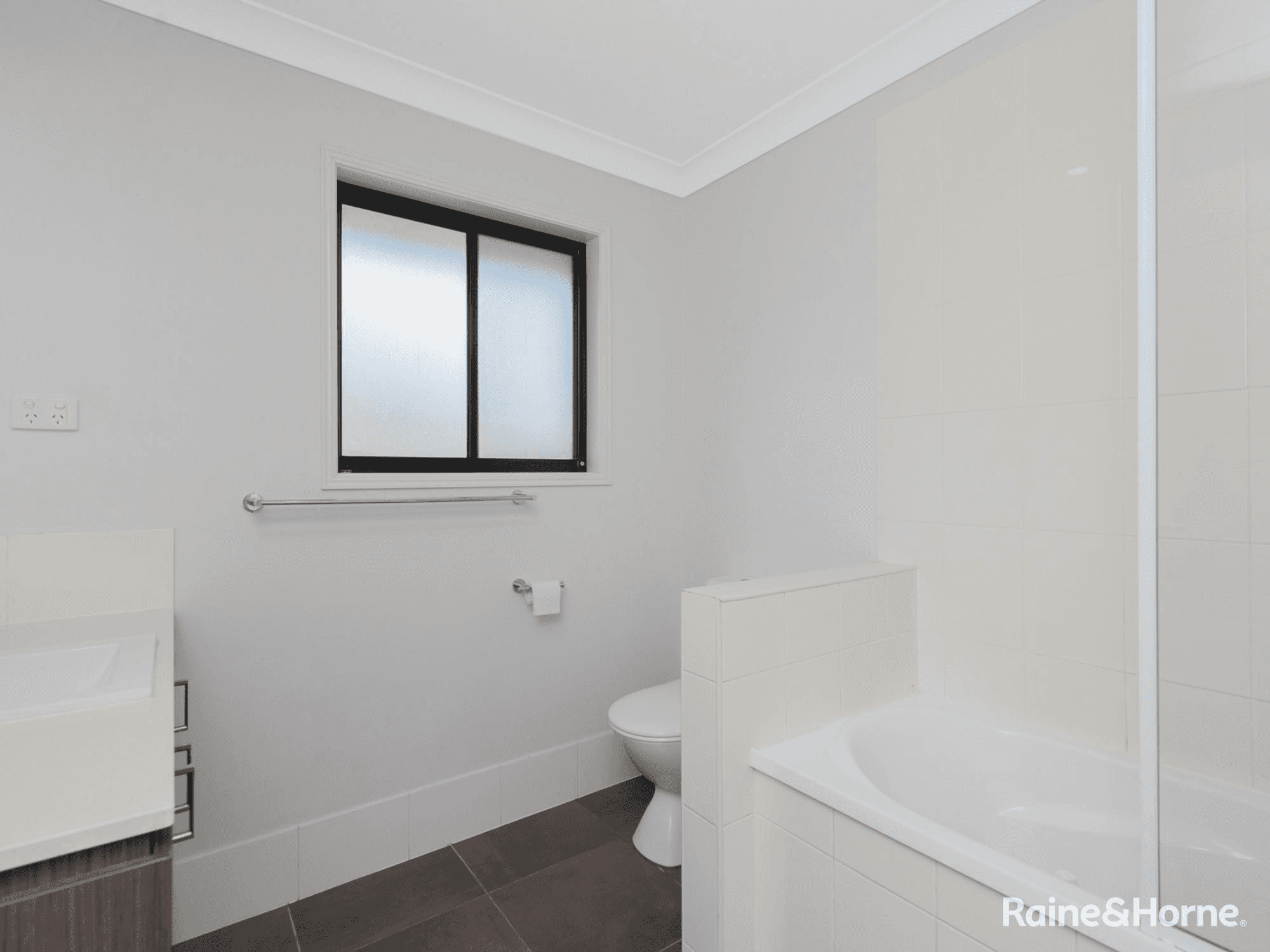 12 Phoebe Way, GLENEAGLE, QLD 4285