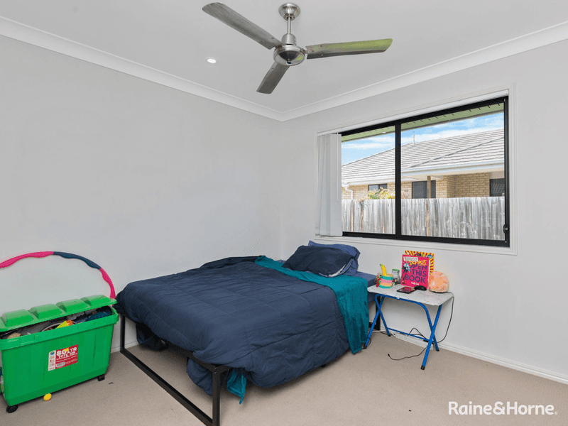 12 Phoebe Way, GLENEAGLE, QLD 4285