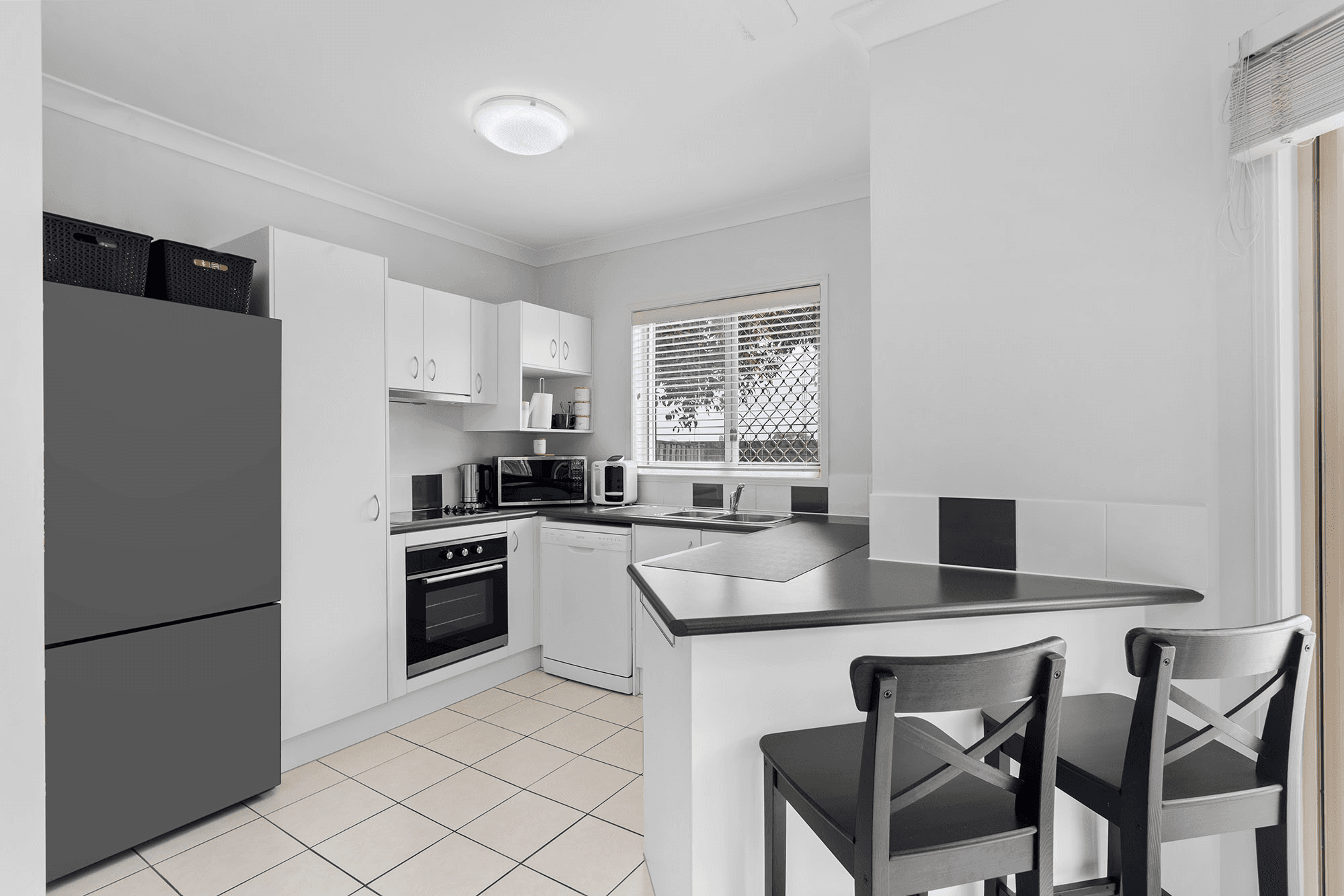 2/23 Hellman Street, MOLENDINAR, QLD 4214