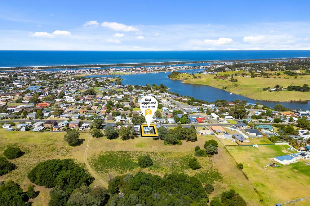 42 Capes Road, LAKES ENTRANCE, VIC 3909