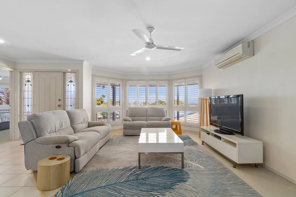 42 Capes Road, LAKES ENTRANCE, VIC 3909