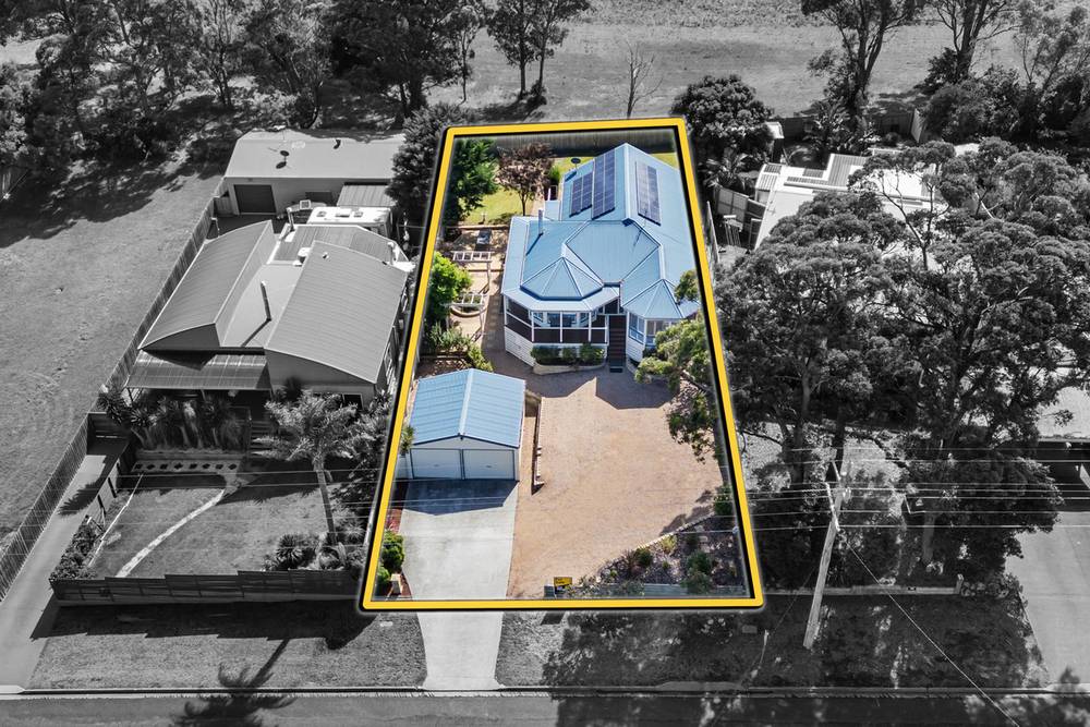 42 Capes Road, LAKES ENTRANCE, VIC 3909