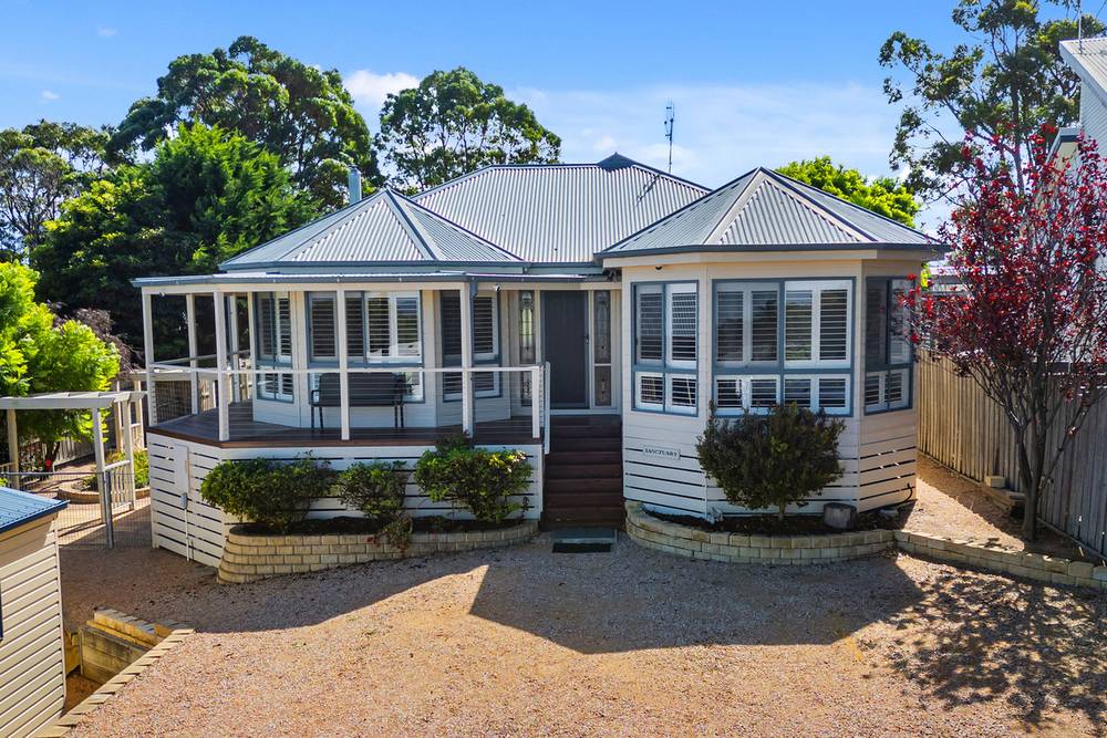 42 Capes Road, LAKES ENTRANCE, VIC 3909