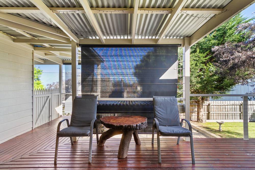 42 Capes Road, LAKES ENTRANCE, VIC 3909