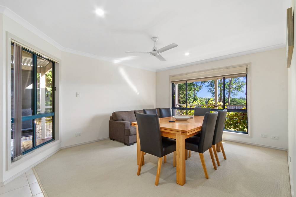 42 Capes Road, LAKES ENTRANCE, VIC 3909