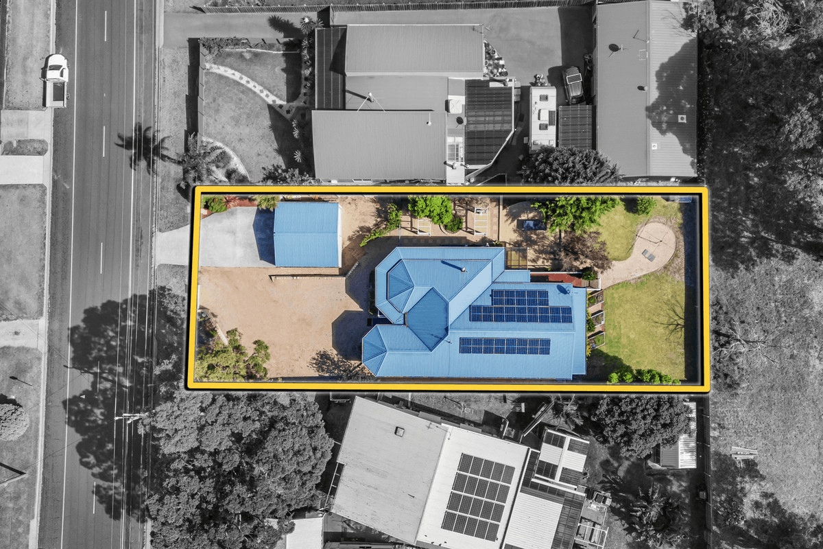 42 Capes Road, LAKES ENTRANCE, VIC 3909