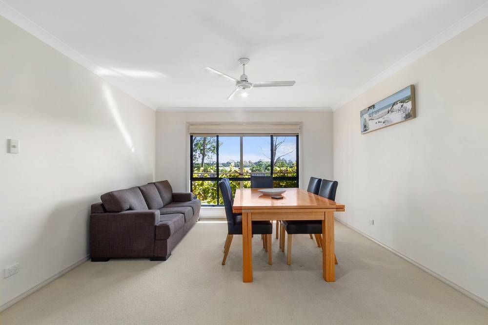 42 Capes Road, LAKES ENTRANCE, VIC 3909