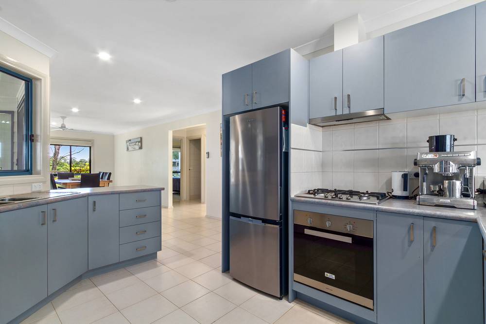 42 Capes Road, LAKES ENTRANCE, VIC 3909