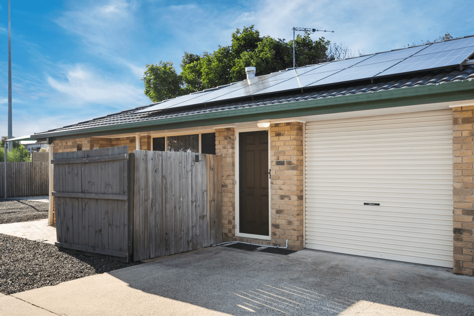 2/25 Cambridge Street, SILKSTONE, QLD 4304