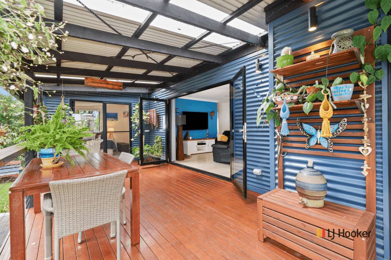 17 Yarralumla Crescent, TOMAKIN, NSW 2537