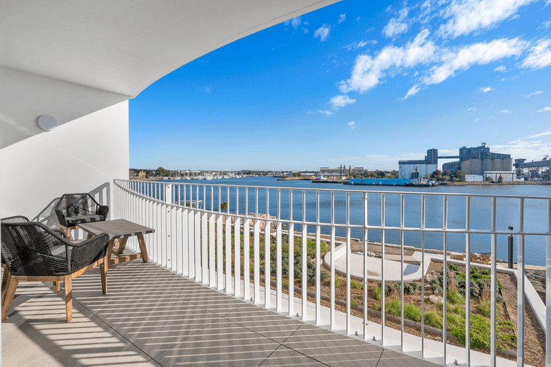 306/23 Honeysuckle Drive, Newcastle, NSW 2300