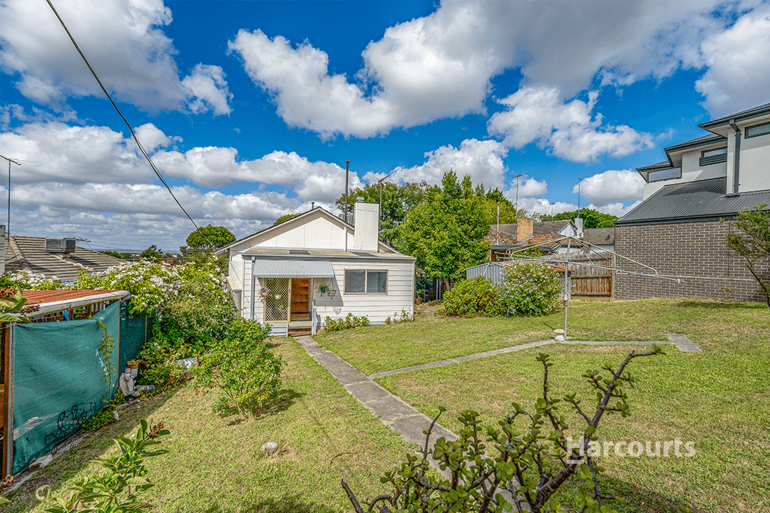 12 Almond Drive, DOVETON, VIC 3177